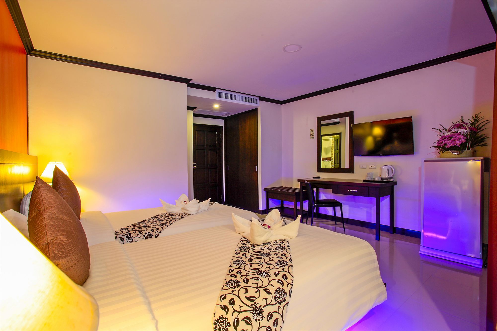 Orchid Garden Hotel Patong Esterno foto